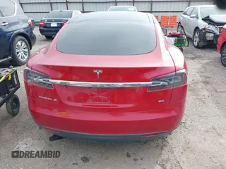 2013 Tesla Model S с VIN 5YJSA1CN9DFP09973, выставлен на аукционе IAAI как лот 41657188 с пробегом 61 546 миль миль и . История ставок и продаж доступна на DreamBid. Изображение 16.