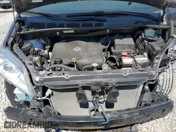 2019 Toyota Sienna XLE with VIN 5TDDZ3DC5KS222885, listed as a Copart auction lot 56983835 with 83,009 mi miles and Salvage title. Bid and sale history available at DreamBid. Image 12.