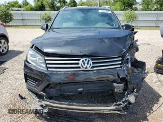 2017 Volkswagen Touareg Wolfsburg Edition с VIN WVGRF7BPXHD003755, выставлен на аукционе Copart как лот 52582425 с пробегом 333 333 миль миль и Чистый • Clean title. История ставок и продаж доступна на DreamBid. Изображение 5.
