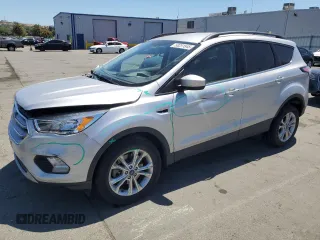 2018 Ford Escape SE z VIN 1FMCU9GD6JUA57159, wystawiony jako Copart lot #58251545 z przebiegiem 48 818 mil mil oraz Szkoda całkowita • Salvage title. Historia ofert i sprzedaży dostępna na DreamBid. Obrazek 1.