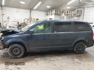 2009 Chrysler Town & Country LX with VIN 2A8HR44E79R597925, listed as a IAAI auction lot 42039180 with 226,138 mi miles. Bid and sale history available at carsss.com. Image 15.