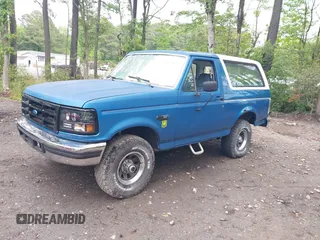1992 Ford Bronco XL with VIN 1FMEU15N8NLA71453, listed as a IAAI auction lot 42169254 with 141,614 mi miles. Bid and sale history available at carsss.com. Image 2.