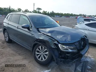 2020 Volkswagen Tiguan S с VIN 3VV1B7AX5LM151924, выставлен на аукционе IAAI как лот 42084869 с пробегом 74 176 миль миль и . История ставок и продаж доступна на DreamBid. Изображение 1.