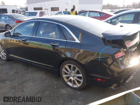 2015 Lincoln MKZ z VIN 3LN6L2GK4FR621332, wystawiony jako IAAI lot #41605753 z przebiegiem 101 686 mil mil oraz . Historia ofert i sprzedaży dostępna na DreamBid. Obrazek 3.