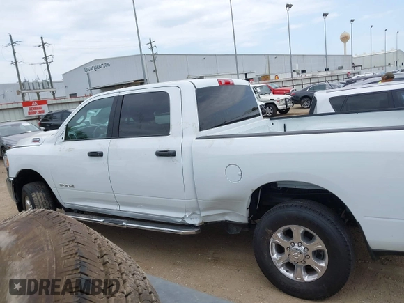 2024 Ram 2500 Big Horn with VIN 3C6UR5DJ1RG249902, listed as a IAAI auction lot 42043924 with 21,560 mi miles. Bid and sale history available at carsss.com. Image 15.