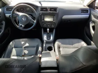 2013 Volkswagen Jetta SE z VIN 3VWDP7AJ8DM364387, wystawiony jako Copart lot #58773075 z przebiegiem 188 116 mil mil oraz Szkoda całkowita • Salvage title. Historia ofert i sprzedaży dostępna na DreamBid. Obrazek 8.