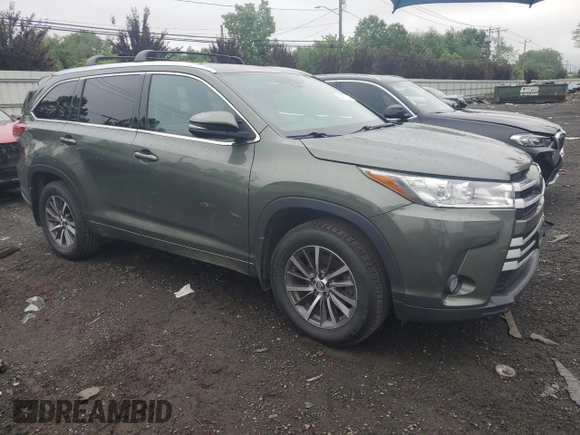 2017 Toyota Highlander XLE with VIN 5TDJZRFH8HS421579, listed as a Copart auction lot 60477245 with 121,417 mi miles and Salvage title. Bid and sale history available at DreamBid. Image 4.