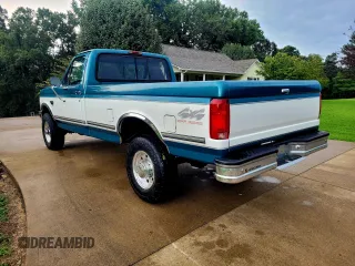 1997 Ford F-250 z VIN 3FTHF26F2VMA27004, wystawiony jako Copart lot #43172115 z przebiegiem 237 194 mil mil oraz Czysty tytuł • Clean title. Historia ofert i sprzedaży dostępna na DreamBid. Obrazek 3.