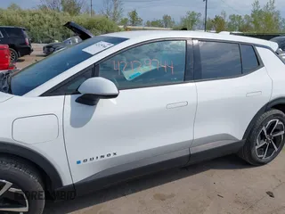 2025 Chevrolet Equinox EV LT z VIN 3GN7DLRP1SS142641, wystawiony jako IAAI lot #42129744 z przebiegiem 3821 mil mil oraz . Historia ofert i sprzedaży dostępna na DreamBid. Obrazek 14.