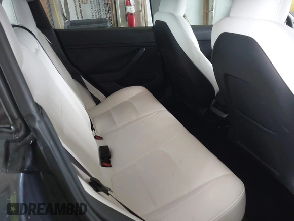 2023 Tesla Model 3 z VIN 5YJ3E1EA2PF591661, wystawiony jako IAAI lot #42014086 z przebiegiem 13 945 mil mil oraz . Historia ofert i sprzedaży dostępna na DreamBid. Obrazek 8.
