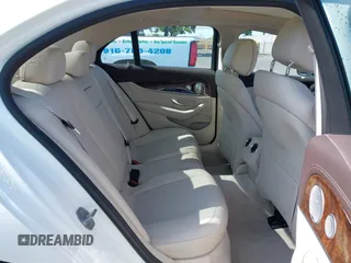 2017 Mercedes-Benz E 300 Luxury z VIN WDDZF4JB3HA236618, wystawiony jako IAAI lot #42489715 z przebiegiem 74 946 mil mil oraz . Historia ofert i sprzedaży dostępna na DreamBid. Obrazek 8.