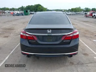 2017 Honda Accord Sport z VIN 1HGCR2F58HA082701, wystawiony jako IAAI lot #42205857 z przebiegiem 174 520 mil mil oraz . Historia ofert i sprzedaży dostępna na DreamBid. Obrazek 17.