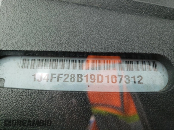 2009 Jeep Patriot Sport z VIN 1J4FF28B19D107312, wystawiony jako Copart lot #52885605 z przebiegiem 149 985 mil mil oraz Nie do naprawy • Non repairable. Historia ofert i sprzedaży dostępna na DreamBid. Obrazek 13.