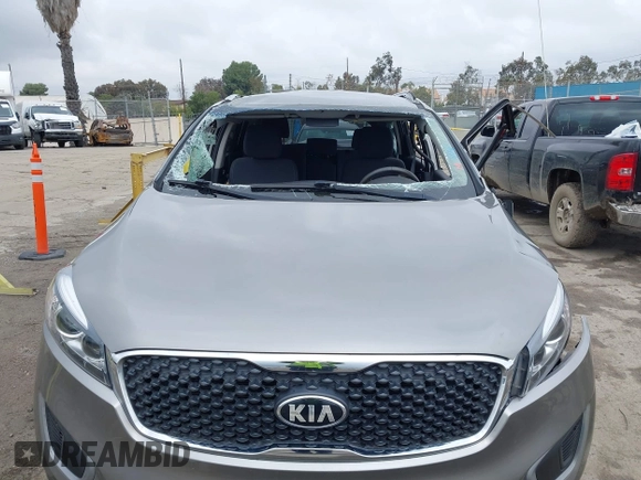 2016 Kia Sorento LX with VIN 5XYPG4A35GG149678, listed as a IAAI auction lot 41478731 with 128,895 mi miles. Bid and sale history available at carsss.com. Image 6.