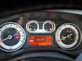 2014 FIAT 500L Easy z VIN ZFBCFABH4EZ023856, wystawiony jako Copart lot #76285024 z przebiegiem 131 343 mil mil oraz Szkoda całkowita • Salvage title. Historia ofert i sprzedaży dostępna na DreamBid. Obrazek 9.