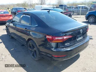 2019 Volkswagen Jetta SEL z VIN 3VWE57BU1KM060382, wystawiony jako IAAI lot #42048630 z przebiegiem 68 089 mil mil oraz . Historia ofert i sprzedaży dostępna na DreamBid. Obrazek 3.