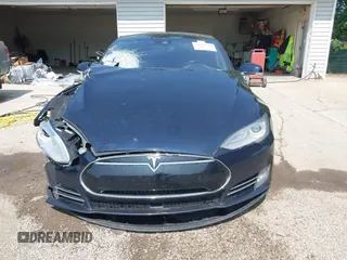 2014 Tesla Model S 60 with VIN 5YJSA1H17EFP65983, listed as a IAAI auction lot 42399288 with 166,365 mi miles and . Bid and sale history available at DreamBid. Image 13.