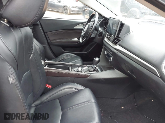 2017 Mazda 3 Touring z VIN JM1BN1V77H1101001, wystawiony jako IAAI lot #41393592 z przebiegiem 77 566 mil mil oraz . Historia ofert i sprzedaży dostępna na DreamBid. Obrazek 5.