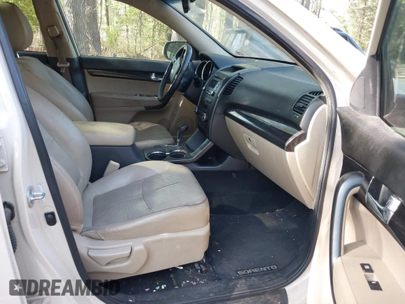 2011 Kia Sorento EX with VIN 5XYKU4A27BG011773, listed as a IAAI auction lot 42085204 with 292,692 mi miles. Bid and sale history available at carsss.com. Image 5.