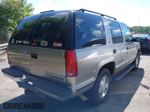 1998 Chevrolet Tahoe z VIN 1GNEK13R0WJ321045, wystawiony jako IAAI lot #42223891 z przebiegiem 192 041 mil mil oraz . Historia ofert i sprzedaży dostępna na DreamBid. Obrazek 4.