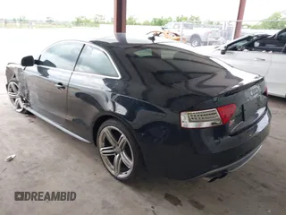 2013 Audi S5 Premium Plus z VIN WAUCGAFR7DA031148, wystawiony jako IAAI lot #42112636 z przebiegiem 89 036 mil mil oraz . Historia ofert i sprzedaży dostępna na DreamBid. Obrazek 3.