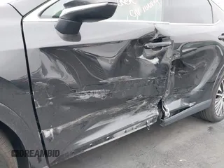 2023 Lexus RX 350 z VIN 2T2BAMCA3PC015704, wystawiony jako IAAI lot #41728927 z przebiegiem 23 356 mil mil oraz . Historia ofert i sprzedaży dostępna na DreamBid. Obrazek 6.