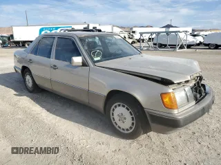 1993 Mercedes-Benz E Class with VIN WDBEA32E2PB985394, listed as a Copart auction lot 65040584 with 260,519 mi miles and Salvage Title. Bid and sale history available at carsss.com. Image 4.