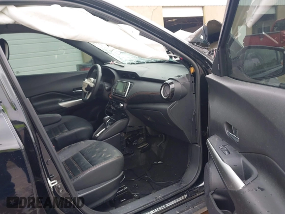 2019 Nissan Kicks SV z VIN 3N1CP5CU1KL526103, wystawiony jako IAAI lot #40405698 z przebiegiem 76 009 mil mil oraz . Historia ofert i sprzedaży dostępna na DreamBid. Obrazek 5.