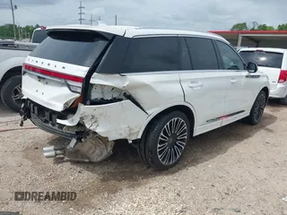 2022 Lincoln Aviator Black Label z VIN 5LM5J9XC9NGL11344, wystawiony jako IAAI lot #42131541 z przebiegiem 36 795 mil mil oraz . Historia ofert i sprzedaży dostępna na DreamBid. Obrazek 4.