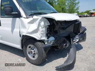 2025 GMC Savana Cargo z VIN 1GTW7AFP7S1140785, wystawiony jako IAAI lot #42340032 z przebiegiem 585 mil mil oraz . Historia ofert i sprzedaży dostępna na DreamBid. Obrazek 6.