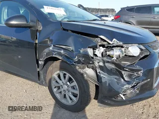 2018 Chevrolet Sonic LT z VIN 1G1JD5SG2J4117386, wystawiony jako IAAI lot #42162352 z przebiegiem 55 798 mil mil oraz . Historia ofert i sprzedaży dostępna na DreamBid. Obrazek 6.