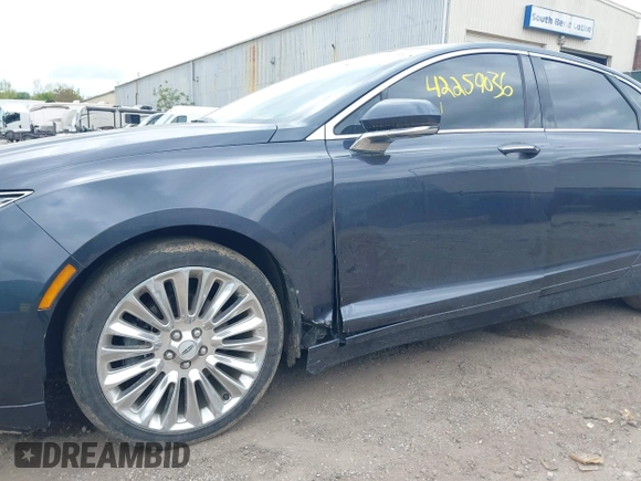 2013 Lincoln MKZ z VIN 3LN6L2G90DR827936, wystawiony jako IAAI lot #42259036 z przebiegiem 145 304 mil mil oraz . Historia ofert i sprzedaży dostępna na DreamBid. Obrazek 6.