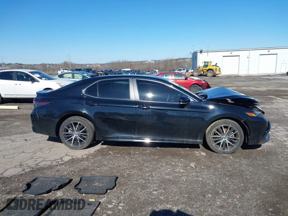 2022 Toyota Camry SE with VIN 4T1G11AK4NU690607, listed as a IAAI auction lot 41837156 with 10,924 mi miles. Bid and sale history available at carsss.com. Image 13.