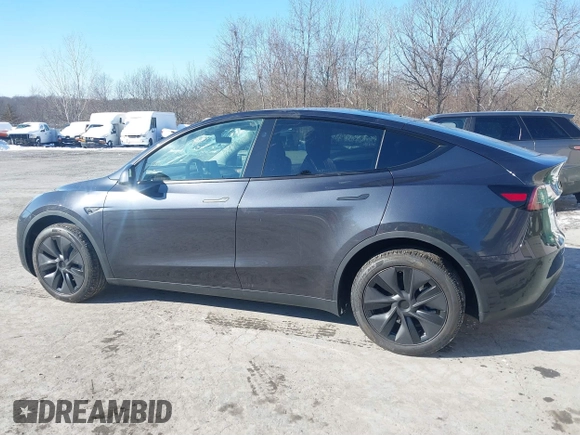 2025 Tesla Model Y Long Range with VIN 7SAYGDED0SF256230, listed as a IAAI auction lot 41356520 with 262 mi miles and . Bid and sale history available at DreamBid. Image 14.