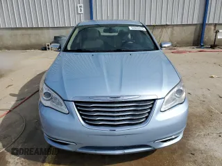 2014 Chrysler 200 Limited z VIN 1C3CCBCG9EN172972, wystawiony jako Copart lot #53242875 z przebiegiem 173 383 mil mil oraz Szkody całkowita. Historia ofert i sprzedaży dostępna na DreamBid. Obrazek 5.