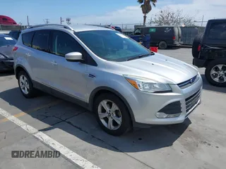 2016 Ford Escape SE with VIN 1FMCU0GX7GUB72822, listed as a IAAI auction lot 42136764 with 98,497 mi miles. Bid and sale history available at carsss.com. Image 1.