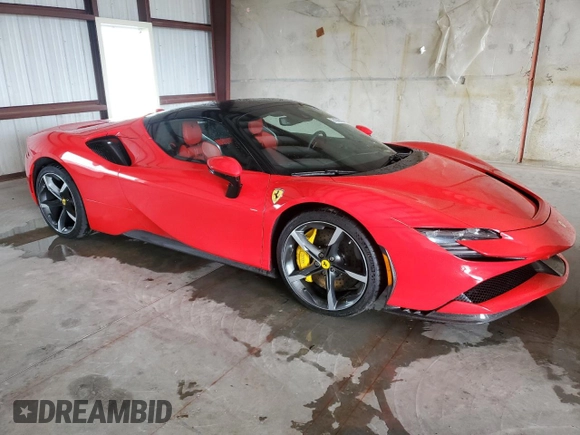 2024 Ferrari SF90 z VIN ZFF96NMAXR0307213, wystawiony jako Copart lot #74306594 z przebiegiem Nie podano mil oraz Nie do naprawy. Historia ofert i sprzedaży dostępna na DreamBid. Obrazek 4.