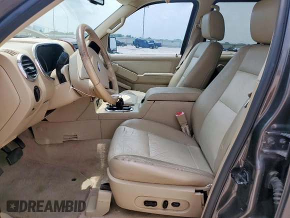 2006 Ford Explorer Eddie Bauer z VIN 1FMEU64EX6UB16337, wystawiony jako Copart lot #57350035 z przebiegiem 111 736 mil mil oraz Czysty tytuł • Clean title. Historia ofert i sprzedaży dostępna na DreamBid. Obrazek 7.