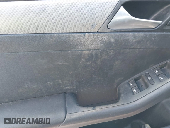 2015 Volkswagen Jetta SE z VIN 3VWD17AJ1FM241454, wystawiony jako IAAI lot #41819906 z przebiegiem 151 947 mil mil oraz . Historia ofert i sprzedaży dostępna na DreamBid. Obrazek 6.