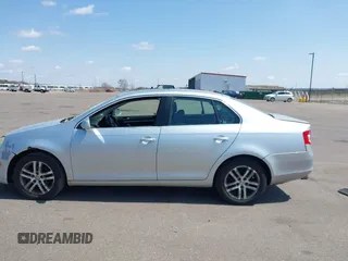 2006 Volkswagen Jetta 2.5L with VIN 3VWSG71K06M666629, listed as a IAAI auction lot 42103342 with 183,506 mi miles and . Bid and sale history available at DreamBid. Image 14.