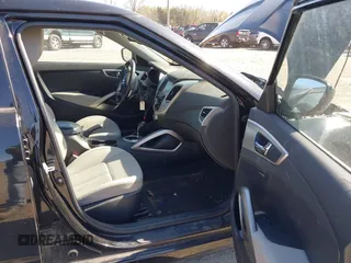 2013 Hyundai Veloster w/Gray Int with VIN KMHTC6AD4DU131242, listed as a IAAI auction lot 42074517 with 76,713 mi miles and . Bid and sale history available at DreamBid. Image 5.