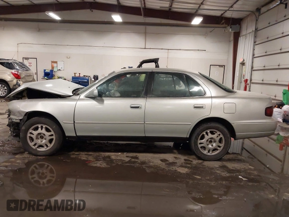 1995 Toyota Camry LE with VIN 4T1GK12E5SU080734, listed as a IAAI auction lot 41738102 with 211,559 mi miles. Bid and sale history available at carsss.com. Image 15.