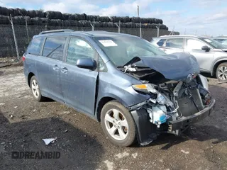 2016 Toyota Sienna LE AAS with VIN 5TDKK3DCXGS734130, listed as a IAAI auction lot 41519212 with 88,137 mi miles. Bid and sale history available at carsss.com. Image 1.