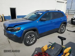 2019 Jeep Cherokee Trailhawk z VIN 1C4PJMBX5KD122328, wystawiony jako Copart lot #54066865 z przebiegiem 59 924 mil mil oraz Szkoda całkowita • Salvage title. Historia ofert i sprzedaży dostępna na DreamBid. Obrazek 1.