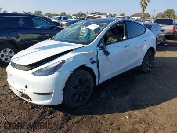 2024 Tesla Model Y Long Range with VIN 7SAYGDEE0RF209847, listed as a IAAI auction lot 41447620 with 7,646 mi miles and . Bid and sale history available at DreamBid. Image 17.