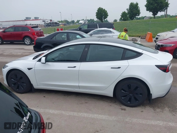 2025 Tesla Model 3 Long Range с VIN 5YJ3E1EB5SF893625, выставлен на аукционе IAAI как лот 42476724 с пробегом 4 445 миль миль и . История ставок и продаж доступна на DreamBid. Изображение 14.