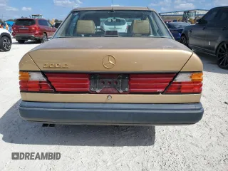 1986 Mercedes-Benz 300 300E with VIN WDBEA30D5GA296062, listed as a Copart auction lot 77434624 with 112,899 mi miles and Salvage Title. Bid and sale history available at carsss.com. Image 6.