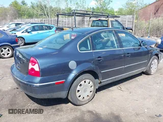 2005 Volkswagen Passat GL z VIN WVWMD63B55E016789, wystawiony jako IAAI lot #42238604 z przebiegiem 150 760 mil mil oraz . Historia ofert i sprzedaży dostępna na DreamBid. Obrazek 4.