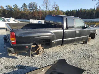 2003 GMC Sierra Denali z VIN 2GTFK69U031261036, wystawiony jako Copart lot #75353324 z przebiegiem 192 762 mil mil oraz Szkody całkowita. Historia ofert i sprzedaży dostępna na DreamBid. Obrazek 3.