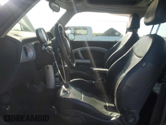 2004 MINI Hardtop with VIN WMWRC334X4TJ61391, listed as a Copart auction lot 53735615 with 103,974 mi miles and Salvage Title. Bid and sale history available at DreamBid. Image 7.
